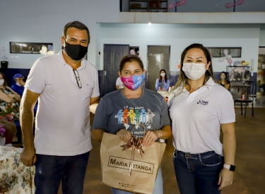 SAAE comemora Dia Internacional da Mulher com flores, brindes e cafÃ© da tarde